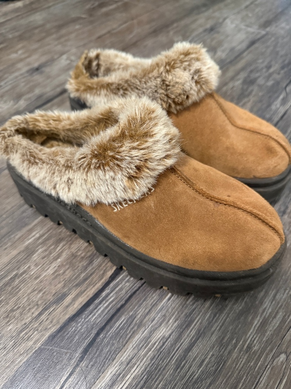 Skechers | Shindigs Fortress Clog Mule Chunky Lug Sole 90s Y2K Faux Fur size 9.5